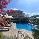 Family Muses Otel
