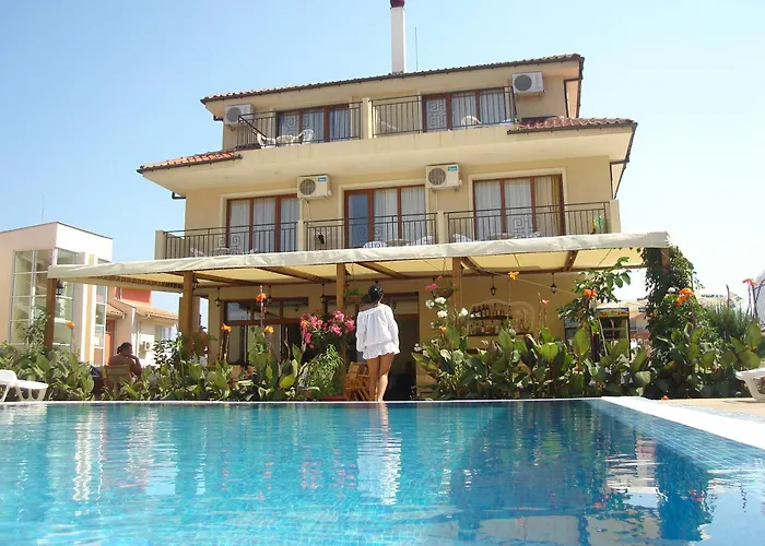 Family Muses Hotel 3*