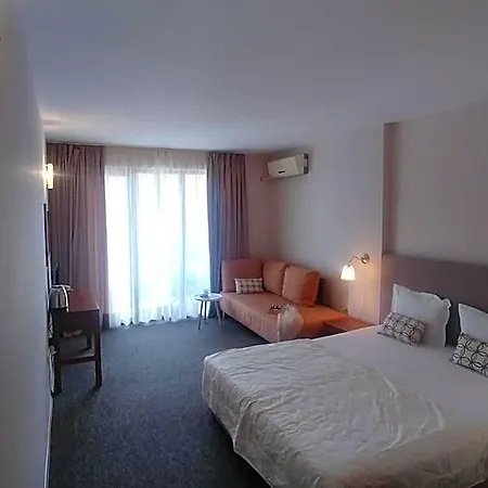 Family Muses Hotel