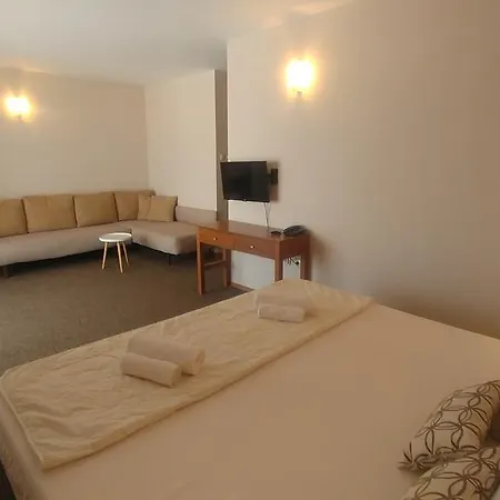 فندق Family Muses