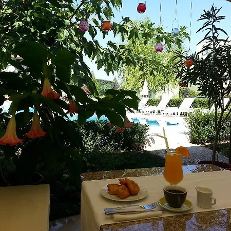 Family Muses Ξενοδοχείο 3*
